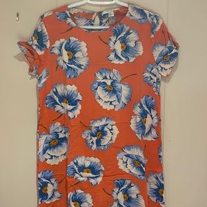 Size M floral dress. Only worn once!